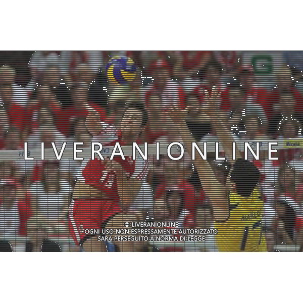30.06.2011 KATOWICE - SPODEK (KATOWICE, SILESIA, POLAND -SPODEK ARENA), SIATKOWKA MEZCZYZN (VOLLEYBALL MEN\'S), (FIVB MEN\'S VOLLEYBALL), LIGA SWIATOWA 2011 (WORLD LEAGUE 2011) FAZA GRUPOWA (GROUP ROUND) MECZ POLSKA - BRAZYLIA (POLAND - BRASIL) NZ MICHAL KUBIAK (L) MARLON (p) FOT. KATARZYNA PLEWCZYNSKA/NEWSPIX.PL --- Newspix.pl *** Local Caption *** www.newspix.pl mail us: info@newspix.pl call us: 0048 022 23 22 222 --- Polish Picture Agency by Ringier Axel Springer Poland