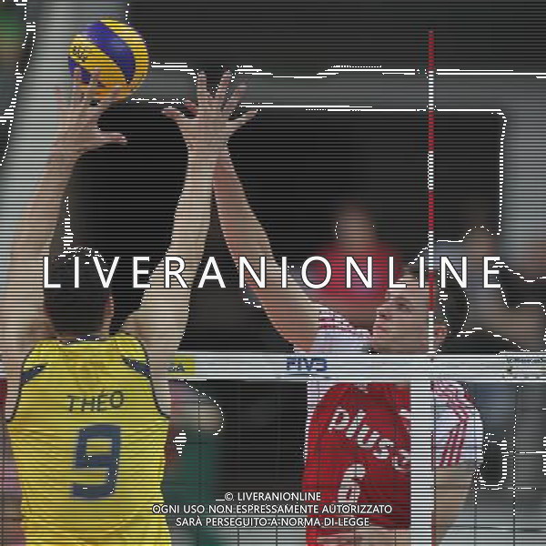 30.06.2011 KATOWICE - SPODEK (KATOWICE,SILESIA POLAND -SPODEK ARENA), SIATKOWKA MEZCZYZN (VOLLEYBALL MEN\'S), LIGA SWIATOWA 2011 - GRUPA B (VOLLEYBALL WORLD LEAGUE 2010 - PREELIMINARY ROUNDPOOL B GAME), MECZ POLSKA - BRAZYLIA (GAME POLAND - BRAZIL) NZ THEO (L), BARTOSZ KUREK (P) FOTO LUKASZ GROCHALA/ CYFRASPORT/NEWSPIX.PL --- Newspix.pl *** Local Caption *** www.newspix.pl mail us: info@newspix.pl call us: 0048 022 23 22 222 --- Polish Picture Agency by Ringier Axel Springer Poland