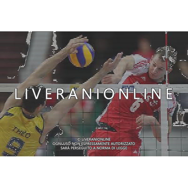 30.06.2011 KATOWICE - SPODEK (KATOWICE,SILESIA POLAND -SPODEK ARENA), SIATKOWKA MEZCZYZN (VOLLEYBALL MEN\'S), LIGA SWIATOWA 2011 - GRUPA B (VOLLEYBALL WORLD LEAGUE 2010 - PREELIMINARY ROUNDPOOL B GAME), MECZ POLSKA - BRAZYLIA (GAME POLAND - BRAZIL) NZ THEO (L), BARTOSZ KUREK (P) FOTO LUKASZ GROCHALA/ CYFRASPORT/NEWSPIX.PL --- Newspix.pl *** Local Caption *** www.newspix.pl mail us: info@newspix.pl call us: 0048 022 23 22 222 --- Polish Picture Agency by Ringier Axel Springer Poland