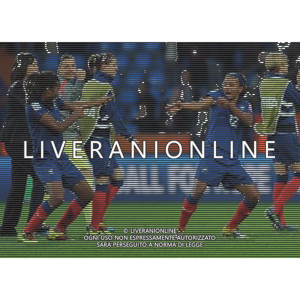 BOCHUM, July 1, 2011 France\'s players celebrate after winning the second round Group A match between France and Canada at the FIFA Women\'s World Cup Germany 2011 in Bochum, Germany, June 30, 2011. France won the match 4 0. (/Ma Ning) (djj)