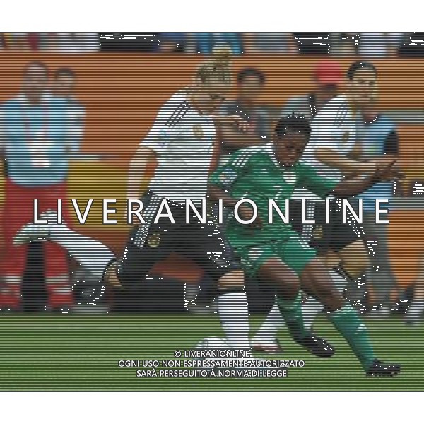 FRANKFURT, July 1, 2011 Germany\'s player Kim Kulig (L) vies with Nigeria\'s Stella Mbachu during the second round Group A match between Germany and Nigeria at the FIFA Women\'s World Cup Germany 2011 in Frankfurt, Germany, June 30, 2011. Germany won the match 1 0. (/Xu Liang) (djj)