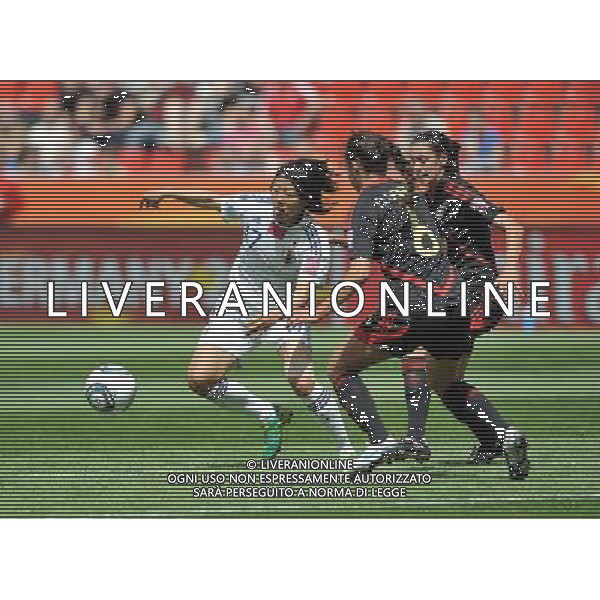 LEVERKUSEN, July 1, 2011 ()Yuki Nagasato(L) of Japan breaks through during the second round Group B match between Japan and Mexico at the FIFA Women\'s World Cup Germany 2011 in Leverkusen, Germany, July 1, 2011. (/Wu Wei)(wll)