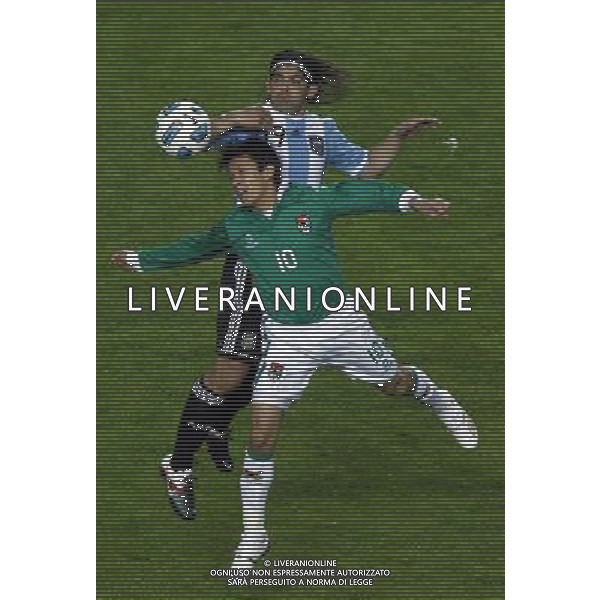 (110702) -- LA PLATA, July 2, 2011 -- Ever Banega (back) of Argentina fights for the ball with Joselito Vaca of Bolivia during the opening match of Copa America 2011 in La Plata, Argentina, on July 1, 2011. The two teams played to a 1-1 tie. Claudio Cruz) (djj)