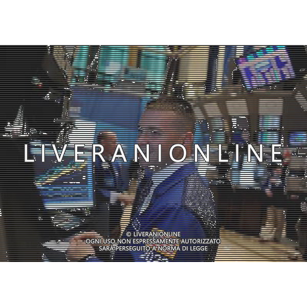 (110701) -- NEW YORK, July 1, 2011 -- A trader works on the floor of the New York Stock Exchange in New York, the United States, July 1, 2011. With all three indexes rallying for the fifth straight day, Wall Street on Friday finished its best week in nearly two years. Shen Hong) (zw)