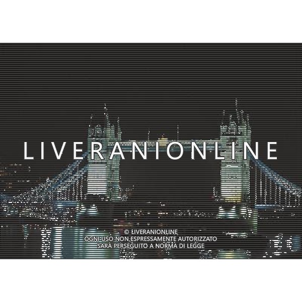 LONDRA NELLA FOTO TOWER BRIDGE AGENZIA ALDO LIVERANI IFC