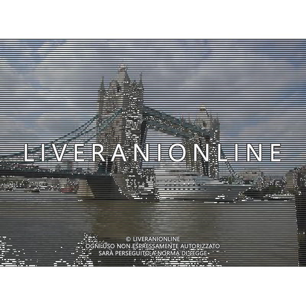 LONDRA NELLA FOTO TOWER BRIDGE AGENZIA ALDO LIVERANI IFC