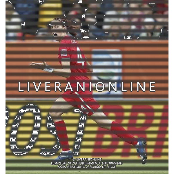 (110701) -- DRESDEN, July 1, 2011 -- England\'s Jill Scott celebrates after she scores during the second round Group B match between New Zealand and England at the 2011 FIFA Women\'s World Cup in Dresden, Germany, July 1, 2011. England beat New Zealand 2-1. Ding Xu) (wjd) ©PHOTOSHOT/Agenzia Aldo Liverani Sas - ITALY ONLY: INGHILTERRA - NUOVA ZELANDA Campionati Mondiali di calcio femminile FIFA Cup Germania 2011