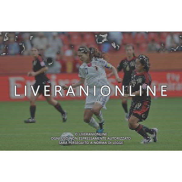 (110701) -- LEVERKUSEN, July 1, 2011 -- Homare Sawa(L) of Japan controls the ball during the second round Group B match between Japan and Mexico at the FIFA Women\'s World Cup Germany 2011 in Leverkusen, Germany, July 1, 2011. Japan won 4-0.Wu Wei)(wll) ©PHOTOSHOT/Agenzia Aldo Liverani Sas - ITALY ONLY: GIAPPONE - MESSICO Campionati Mondiali di calcio femminile FIFA Cup Germania 2011