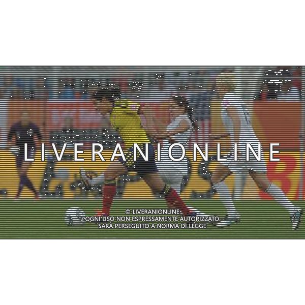 (110703) -- SINSHEIM, July 3, 2011 () -- Orianica Velasquez of Colombia (L) vies with U.S. players during the second round Group C match between the United States and Colombia at the 2011 FIFA Women\'s World Cup in Sinsheim, Germany, July 2, 2011. The United States beat Colombia 3-0. (/Xu Liang) (djj) ©PHOTOSHOT/Agenzia Aldo Liverani Sas - ITALY ONLY: COLOMBIA - STATI UNITI USA Campionati Mondiali di calcio femminile FIFA Cup Germania 2011