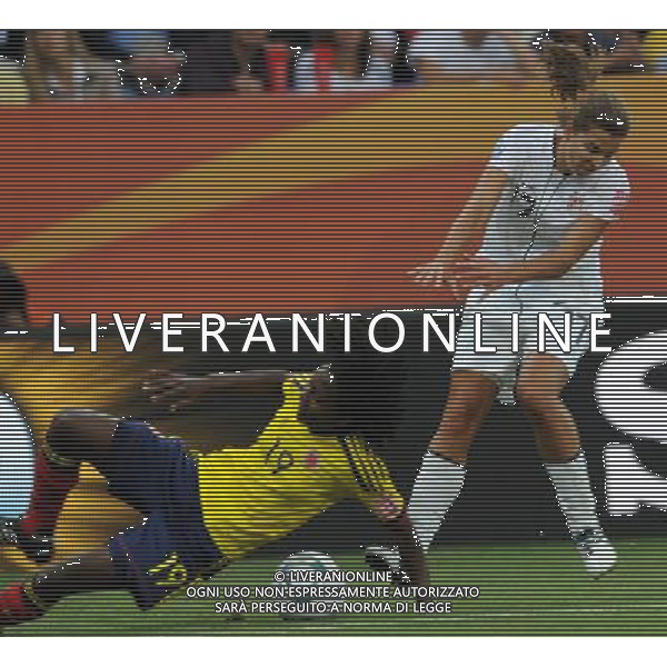 (110703) -- SINSHEIM, July 3, 2011 () -- Colombia\'s Fatima Montano (L) falls during the second round Group C match between the United States and Colombia at the 2011 FIFA Women\'s World Cup in Sinsheim, Germany, July 2, 2011. The United States beat Colombia 3-0. (/Xu Liang) (djj) ©PHOTOSHOT/Agenzia Aldo Liverani Sas - ITALY ONLY: COLOMBIA - STATI UNITI USA Campionati Mondiali di calcio femminile FIFA Cup Germania 2011