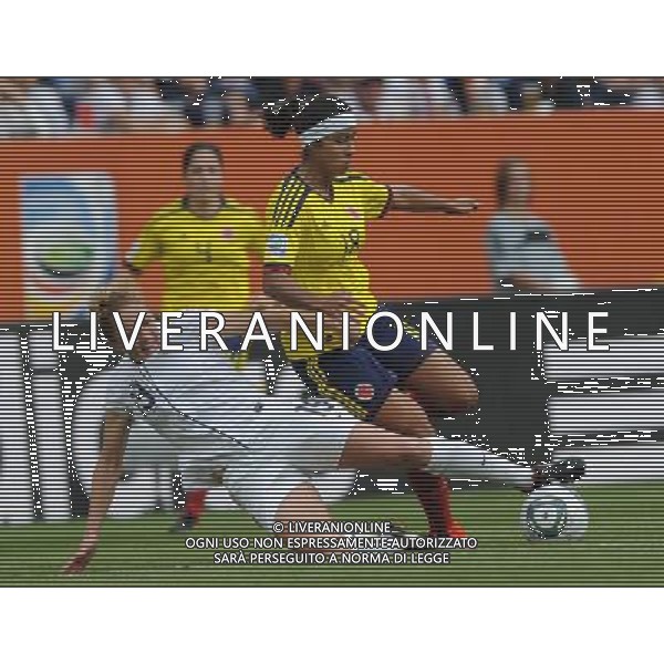 (110702) -- SINSHEIM, July 2, 2011 () -- U.S. player Rachel Buehler (L) vies with Colombia\'s Katerin Castro during the second round Group C match between the United States and Colombia at the 2011 FIFA Women\'s World Cup in Sinsheim, Germany, July 2, 2011. The United States beat Colombia 3-0. (/Xu Liang) (zw) ©PHOTOSHOT/Agenzia Aldo Liverani Sas - ITALY ONLY: COLOMBIA - STATI UNITI USA Campionati Mondiali di calcio femminile FIFA Cup Germania 2011