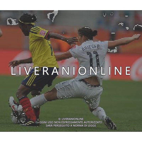 (110702) -- SINSHEIM, July 2, 2011 () -- U.S. player Alex Krieger (R) vies with Colombia\'s Carmen Rodallega during the second round Group C match between the United States and Colombia at the 2011 FIFA Women\'s World Cup in Sinsheim, Germany, July 2, 2011. The United States beat Colombia 3-0. (/Xu Liang) (zw)