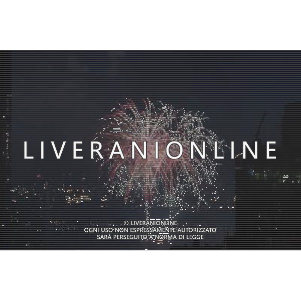 NEW YORK, July 5, 2011 Fireworks display light up the sky over the Hudson River in the celebrations of the U.S. Independence Day in New York July 4, 2011. (/Zhu Wei) (zx)