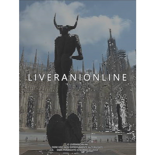 MILANO 5/7/2011 PALAZZO REALE MOSTRA DELL SCULTORE NAG ARNOLDI NELLA FOTO UN OPERA DEL MAESTRO NAG ARNOLDI FOTO ROMANO/AG ALDO LIVERANI