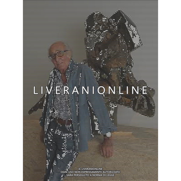 MILANO 5/7/2011 PALAZZO REALE MOSTRA DELL SCULTORE NAG ARNOLDI NELLA FOTO IL MAESTRO NAG ARNOLDI FOTO ROMANO/AG ALDO LIVERANI