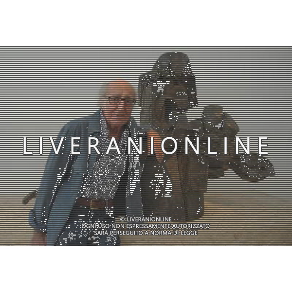MILANO 5/7/2011 PALAZZO REALE MOSTRA DELL SCULTORE NAG ARNOLDI NELLA FOTO IL MAESTRO NAG ARNOLDI FOTO ROMANO/AG ALDO LIVERANI