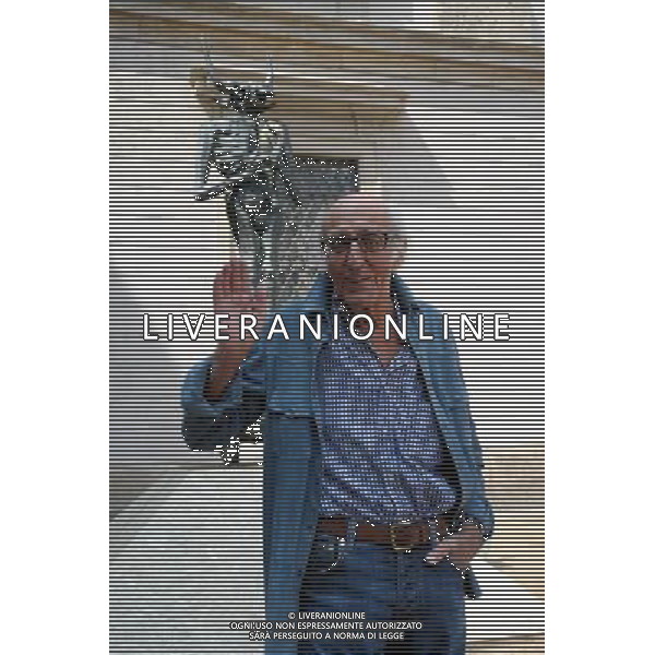 MILANO 5/7/2011 PALAZZO REALE MOSTRA DELL SCULTORE NAG ARNOLDI NELLA FOTO IL MAESTRO NAG ARNOLDI FOTO ROMANO/AG ALDO LIVERANI