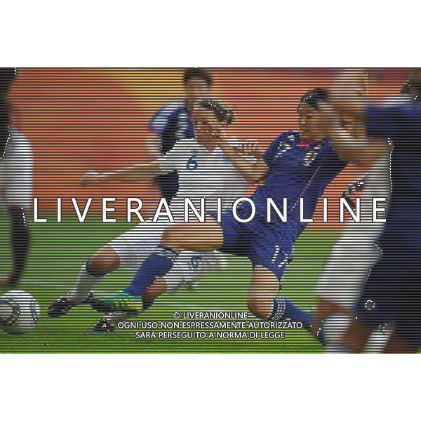 (110706) -- AUGSBURG, July 6, 2011 () -- Casey Stoney (L) of England vies with Yuki Nagasato of Japan during their 3rd round Group B match at the FIFA Women\'s World Cup Germany 2011 in Augsburg, Germany, July 5, 2011. (/Li Jundong)