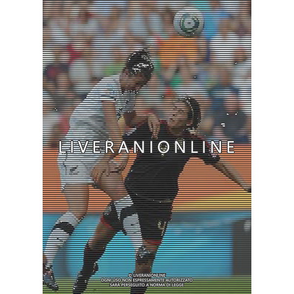 (110706) -- SINSHEIM, July 6, 2011 () -- Alina Garciamendez (R) of Mexico vies with Abby Erceg of New Zealand during their 3rd round Group B match at the FIFA Women\'s World Cup Germany 2011 in Sinsheim, Germany, July 5, 2011. (/Xu Liang)(lm)