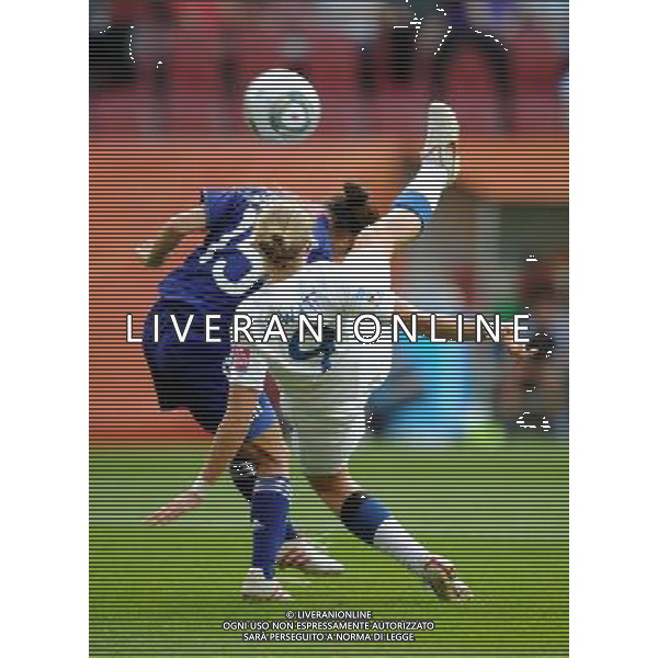 (110706) -- AUGSBURG, July 6, 2011 () -- Ellen White (front) of England shoots during the 3rd round Group B match between England and Japan at the FIFA Women\'s World Cup Germany 2011 in Augsburg, Germany, July 5, 2011. (/Li Jundong)