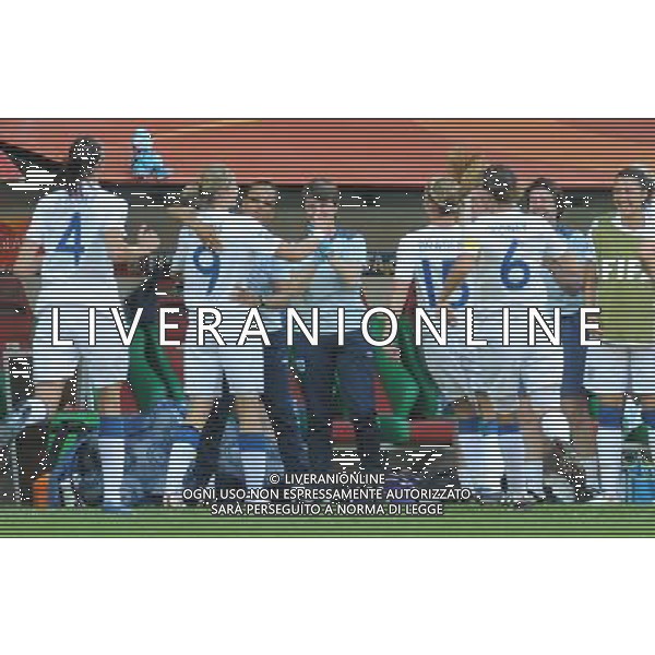 (110706) -- AUGSBURG, July 6, 2011 () -- Ellen White (2nd L) of England celebrates for her goal with coach Hope Powell (3rd L) during the 3rd round Group B match between England and Japan at the FIFA Women\'s World Cup Germany 2011 in Augsburg, Germany, July 5, 2011. (/Li Jundong)