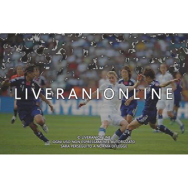 (110706) -- AUGSBURG, July 6, 2011 () -- Ellen White (front C) of England vies with Yukari Kinga (front R) of Japan during their 3rd round Group B match at the FIFA Women\'s World Cup Germany 2011 in Augsburg, Germany, July 5, 2011. (/Li Jundong)