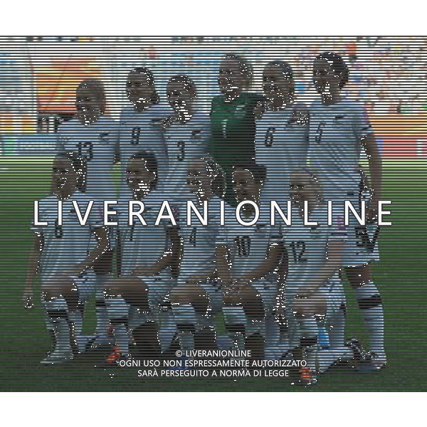 (110706) -- SINSHEIM, July 6, 2011 () -- Players of New Zealand pose for photograph before the 3rd round Group B match between Mexico and New Zealand at the FIFA Women\'s World Cup Germany 2011 in Sinsheim, Germany, July 5, 2011. (/Xu Liang)(lm)