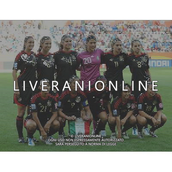 (110706) -- SINSHEIM, July 6, 2011 () -- Players of Mexico pose for photograph before the 3rd round Group B match between Mexico and New Zealand at the FIFA Women\'s World Cup Germany 2011 in Sinsheim, Germany, July 5, 2011. (/Xu Liang)(lm)