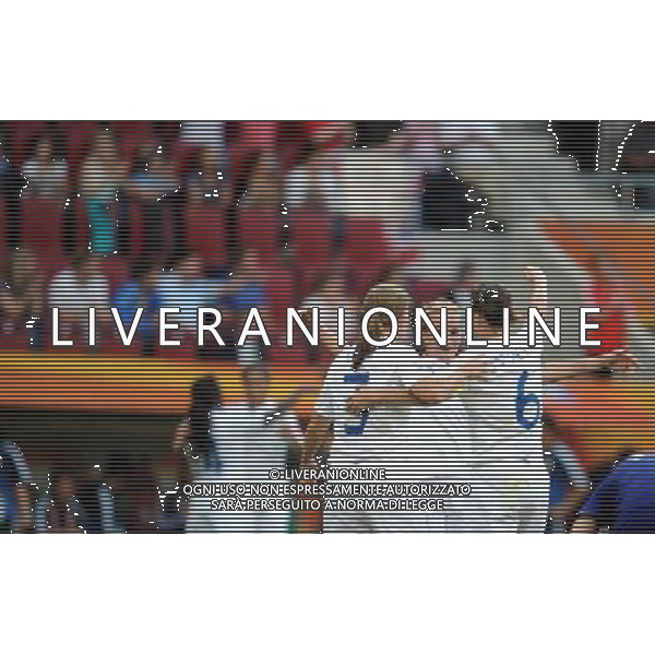 (110706) -- AUGSBURG, July 6, 2011 () -- Players of England celebrate for victory after their 3rd round Group B match against Japan at the FIFA Women\'s World Cup Germany 2011 in Augsburg, Germany, July 5, 2011. England won 2-0. (/Li Jundong)