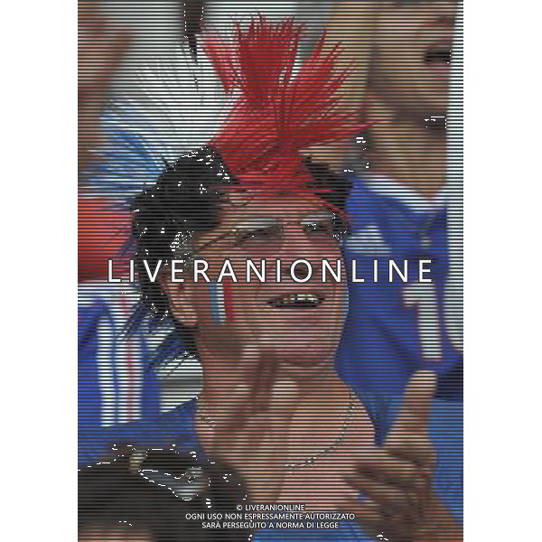 (110706) -- MOENCHENGLADBACH, July 6, 2011 () -- A supporter of France reacts before the third round Group A match between France and Germany at the FIFA Women\'s World Cup Germany 2011 in Moenchengladbach, Germany, July 5, 2011.(/Ma Ning)