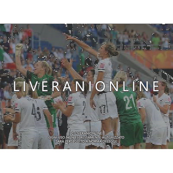 (110706) -- SINSHEIM, July 6, 2011 () -- Players of New Zealand react after their 3rd round Group B match against Mexico at the FIFA Women\'s World Cup Germany 2011 in Sinsheim, Germany, July 5, 2011. The match ended with a 2-2 draw. (/Xu Liang)(lm)