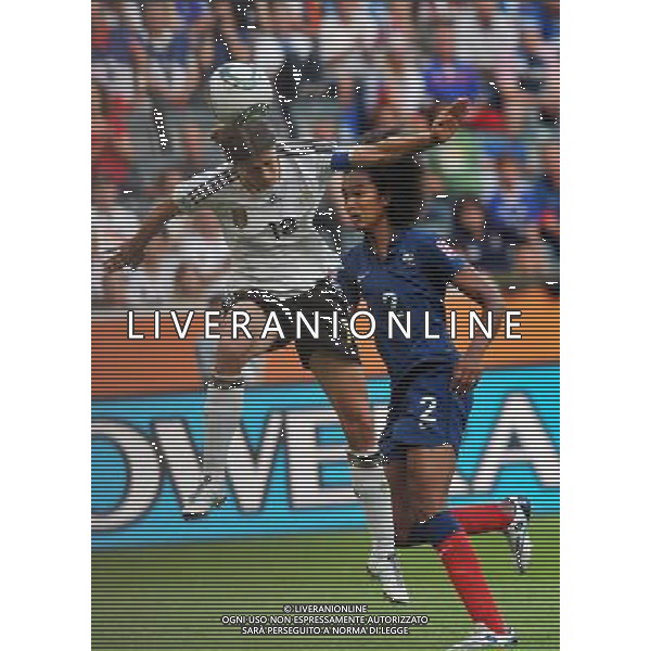 (110706) -- MOENCHENGLADBACH, July 6, 2011 () -- Kerstin Garefrekes (L) of Germany heads the ball during the third round Group A match between France and Germany at the FIFA Women\'s World Cup Germany 2011 in Moenchengladbach, Germany, July 5, 2011.(/Ma Ning)