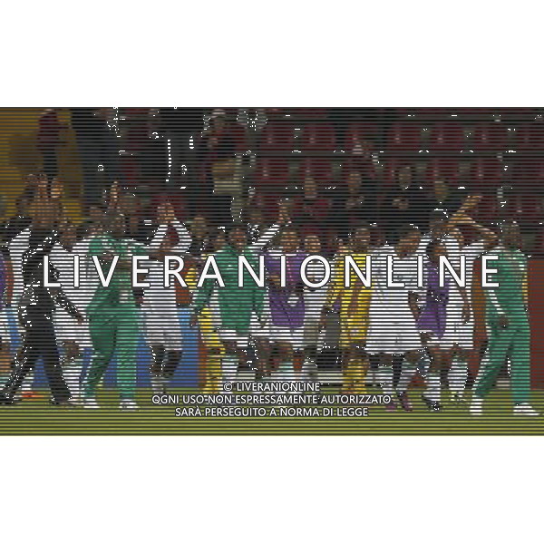 (110706) -- DRESDEN, July 6, 2011 () -- Nigeria\'s players greet the audience after their Group A third round match against Canada at the 2011 FIFA Women\'s World Cup at the Rudolf-Harbig-Stadion in Dresden, Germany, July 5, 2011. Nigeria won the match 1-0. Either team advanced to the next round. (/Ding Xu)