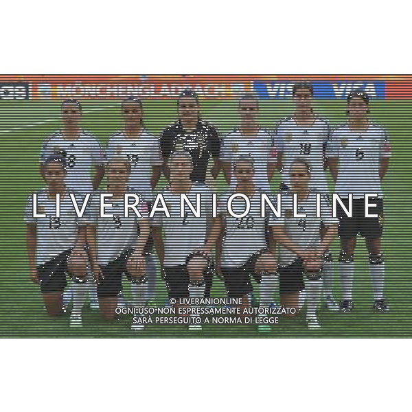 (110706) -- MOENCHENGLADBACH, July 6, 2011 () -- Players of Germany pose for photograph during the third round Group A match against France at the FIFA Women\'s World Cup Germany 2011 in Moenchengladbach, Germany, July 5, 2011. Germany won 4-2. (/Wu Wei)
