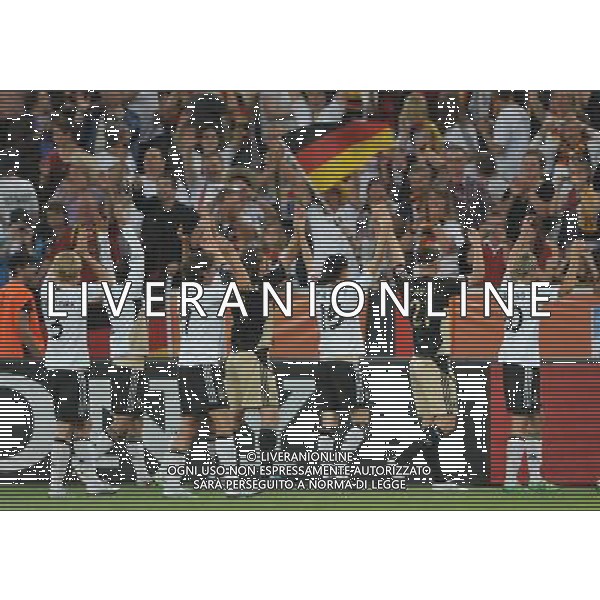 (110706) -- MOENCHENGLADBACH, July 6, 2011 () -- Players of Germany celebrate for victory after the third round Group A match against France at the FIFA Women\'s World Cup Germany 2011 in Moenchengladbach, Germany, July 5, 2011. Germany won 4-2. (/Wu Wei)