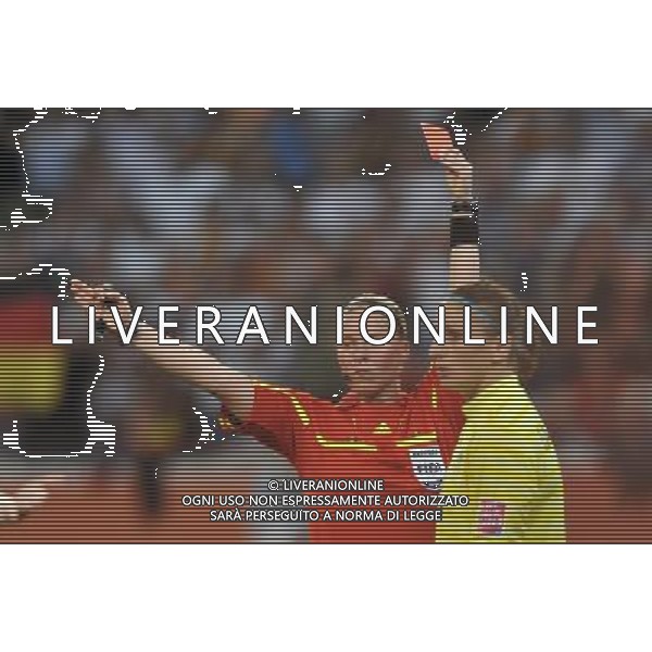 (110706) -- MOENCHENGLADBACH, July 6, 2011 () -- French gatekeeper Berangere Sapowicz (front) gets a red card during the third round Group A match between Germany and France at the FIFA Women\'s World Cup Germany 2011 in Moenchengladbach, Germany, July 5, 2011. Germany won 4-2. (/Wu Wei)