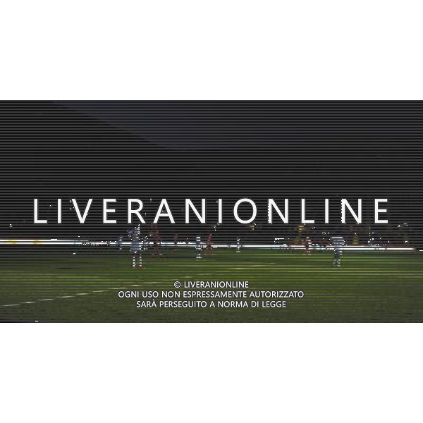 (110706) -- DRESDEN, July 6, 2011 () -- Players wait in the pitch when the power is off during the Group A third round match between Canada and Nigeria at the 2011 FIFA Women\'s World Cup at the Rudolf-Harbig-Stadion in Dresden, Germany, July 5, 2011. (/Ding Xu)