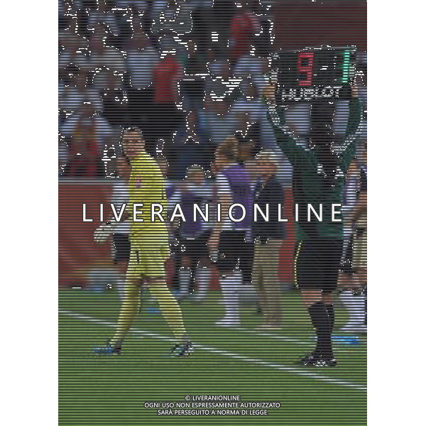 (110706) -- MOENCHENGLADBACH, July 6, 2011 () -- Celine Deville, gatekeeper of France, gets ready to get on the court during the third round Group A match between France and Germany at the FIFA Women\'s World Cup Germany 2011 in Moenchengladbach, Germany, July 5, 2011. Germany won the match 4-2.(/Ma Ning)