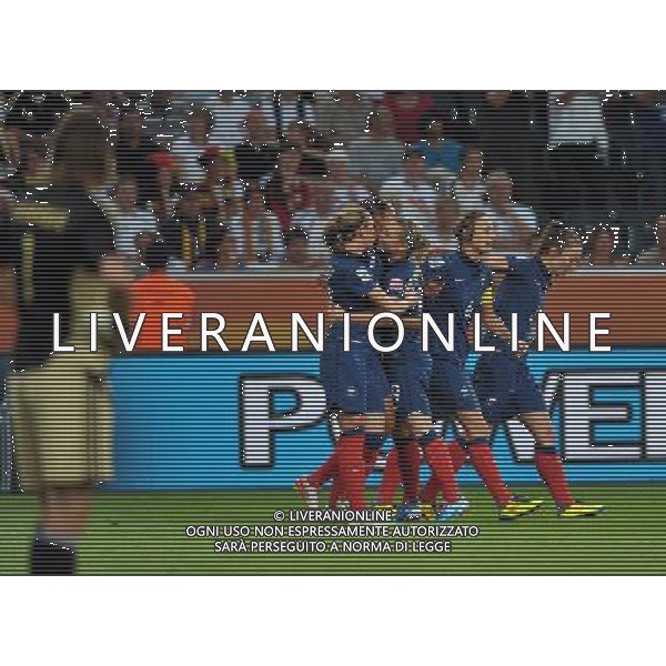 (110706) -- MOENCHENGLADBACH, July 6, 2011 () -- Players of France celebrate a goal during the third round Group A match between France and Germany at the FIFA Women\'s World Cup Germany 2011 in Moenchengladbach, Germany, July 5, 2011. Germany won the match 4-2.(/Ma Ning)