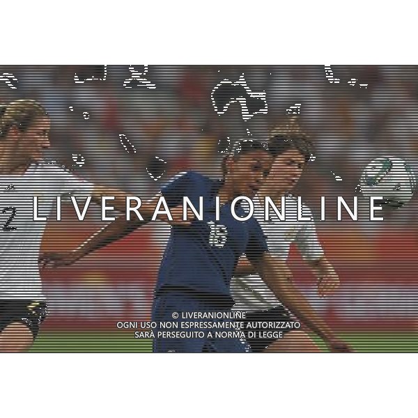 (110706) -- MOENCHENGLADBACH, July 6, 2011 () -- Marie-Laure Delie (C) of France fights for the ball during the third round Group A match between France and Germany at the FIFA Women\'s World Cup Germany 2011 in Moenchengladbach, Germany, July 5, 2011. Germany won the match 4-2.(/Ma Ning)