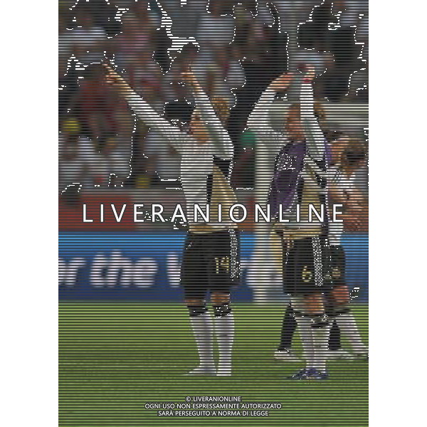 (110706) -- MOENCHENGLADBACH, July 6, 2011 () -- Players of Germany celebrate their victory after the third round Group A match between France and Germany at the FIFA Women\'s World Cup Germany 2011 in Moenchengladbach, Germany, July 5, 2011. Germany won the match 4-2.(/Ma Ning)