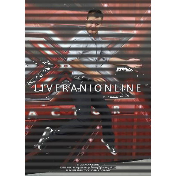 MILANO 06/07/2011 PIAZZA DEL CANNONE PRESENTAZIONE DELLA NUOVA EDIZIONE DI \'XFACTOR\' NELLA FOTO IL NUOVO CONDUTTORE DI XFACTOR ALESSANDRO CATTELAN PH.FIOCHI/ALDO LIVERANI