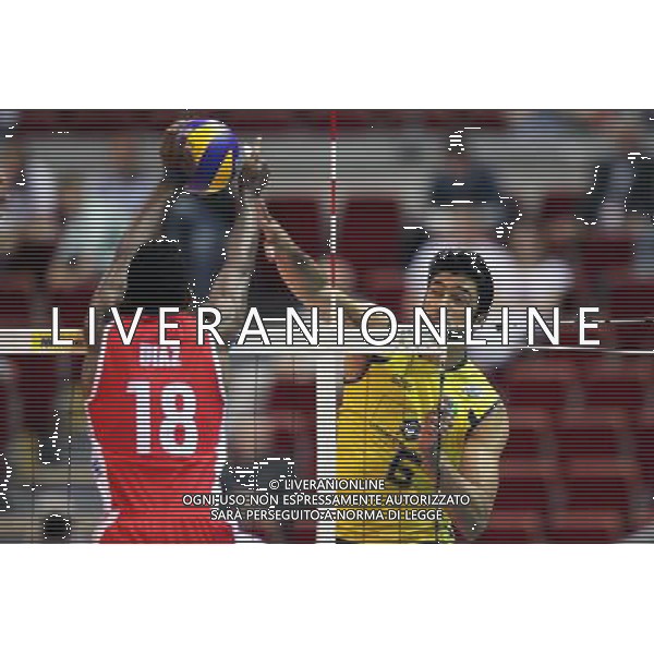 06.07.2011 GDANSK-SOPOT;ENERGO ARENA (GDANSK-SOPOT POLAND -ENERGO ARENA), SIATKOWKA MEZCZYZN (VOLLEYBALL MEN\'S), LIGA SWIATOWA 2011 - FINALY GRUPA F ( VOLLEYBALL WORLD LEAGUE 2011 - FINALS POOL F), MECZ BRAZYLIA- KUBA (GAME BRAZIL-CUBA) NZ CARMENATE DIAZ (L), NEVES LEONARDO VISSOTTO (P) FOTO LUKASZ GROCHALA/ CYFRASPORT / NEWSPIX.PL --- Newspix.pl *** Local Caption *** www.newspix.pl mail us: info@newspix.pl call us: 0048 022 23 22 222 --- Polish Picture Agency by Ringier Axel Springer Poland