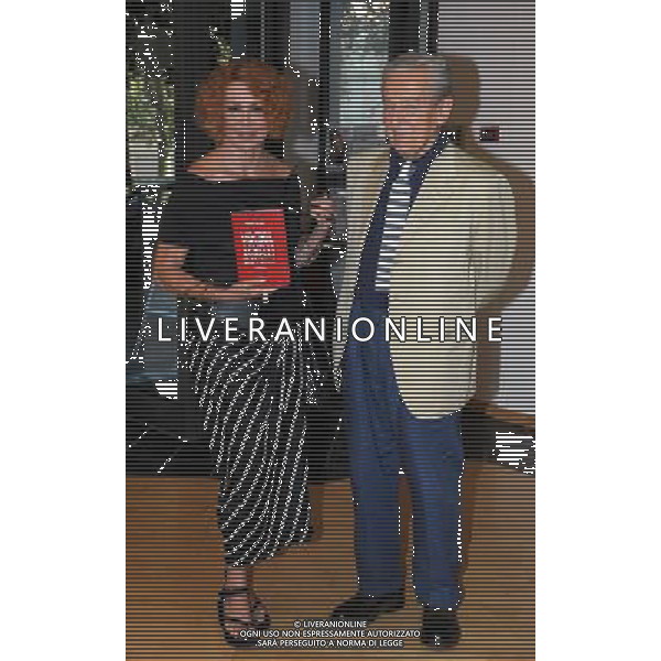 MILANO 6/7/2011 FORO BONAPARTE, 67 - MUSEO FONDAZIONE LUCIANA MALALON INCONTRO CON MARINA RIPA DI MEANA PER LA PRESENTAZIONE DEL SUO LIBRO: -VIRGINIA AGNELLI. MADRE E FARFALLA- NELLA FOTO MARINA RIPA DI MEANA CON IL MARITO CARLO FOTO ROMANO/AG ALDO LIVERANI