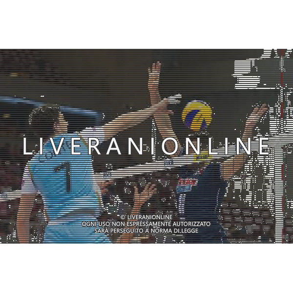 06.07.2011 - Gdansk , ERGO Arena , Siatkowka mezczyzn (Volleyball men\'s) , Finaly Ligi Swiatowej 2011 , FIVB World League Final 2011 , Argentyna (bialo-niebieskie) - Wlochy (granatowe) N/Z Conte , Savani Fot. Mariusz Palczynski / Edytor.net / Newspix.pl --- Newspix.pl *** Local Caption *** www.newspix.pl mail us: info@newspix.pl call us: 0048 022 23 22 222 --- Polish Picture Agency by Ringier Axel Springer Poland