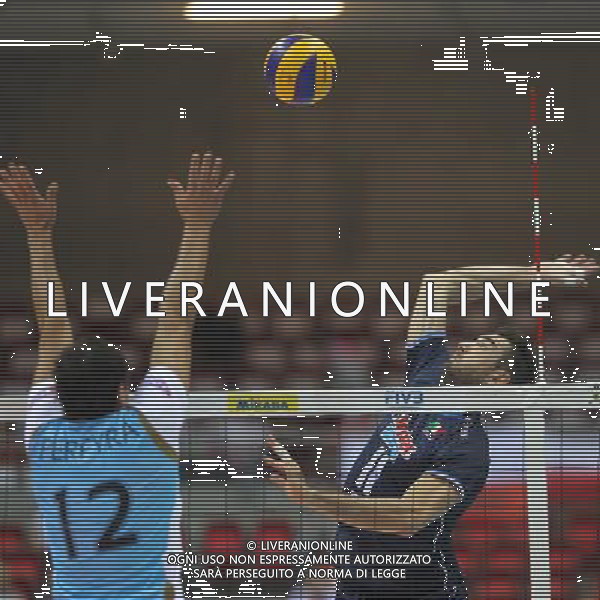 06.07.2011 GDANSK-SOPOT;ENERGO ARENA (GDANSK-SOPOT POLAND -ENERGO ARENA), SIATKOWKA MEZCZYZN (VOLLEYBALL MEN\'S), LIGA SWIATOWA 2011 - FINALY GRUPA E ( VOLLEYBALL WORLD LEAGUE 2011 - FINALS POOL E), MECZ ARGENTYNA-WLOCHY (GAME ARGENTINA-ITALY) NZ FEDERICO FEREYRA (L), CRISTIAN SAVANI (P) FOTO LUKASZ GROCHALA/ CYFRASPORT / NEWSPIX.PL --- Newspix.pl *** Local Caption *** www.newspix.pl mail us: info@newspix.pl call us: 0048 022 23 22 222 --- Polish Picture Agency by Ringier Axel Springer Poland