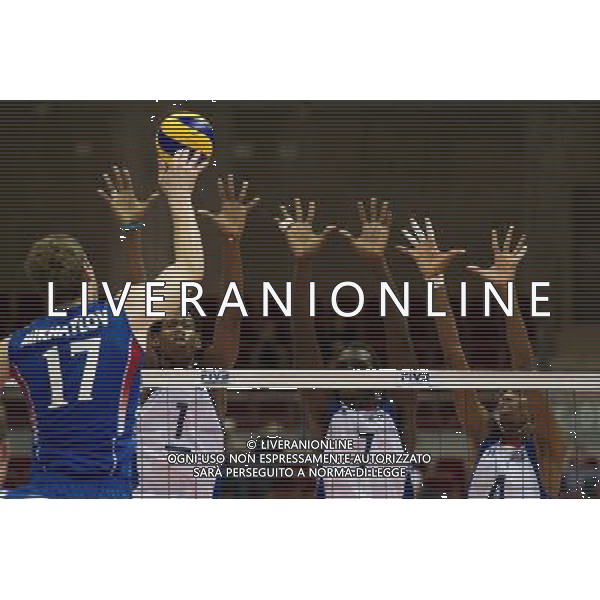 07.07.2011 - Gdansk , ERGO Arena , Siatkowka mezczyzn (Volleyball men\'s) , Finaly Ligi Swiatowej 2011 , FIVB World League Final 2011 , Kuba (biale) - Rosja (niebieskie) N/Z Maxim Mikhaylov , Leon , Camejo , Perdomo Fot. Mariusz Palczynski / Edytor.net / Newspix.pl --- Newspix.pl *** Local Caption *** www.newspix.pl mail us: info@newspix.pl call us: 0048 022 23 22 222 --- Polish Picture Agency by Ringier Axel Springer Poland