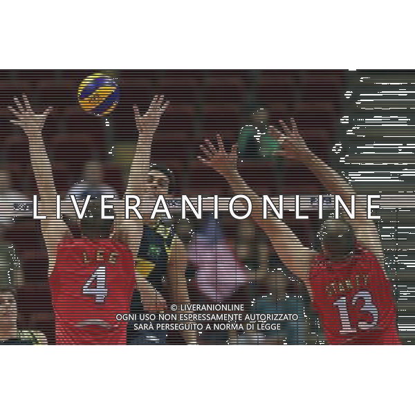 07.07.2011 GDANSK , ERGO ARENA , SIATKOWAK , 06-10.07.2011 LIGA SWIATOWA 2011 , FAZA FINALOWA , GRUPA F , MECZ USA - BRAZYLIA , VOLLEYBALL , FIVB MEN\'S VOLLEUBALL WORLD LEAGUE 2011, FINAL ROUND , POOL F , GAME BETWEEN USA - BRAZIL N/Z: (L) DAVID LEE (USA) (S) SIDNEI DOS SANTOS SIDAO (BRA) , (P) CLAYTON STANLEY (USA) FOTO JAKUB PIASECKI / CYFRASPORT / NEWSPIX.PL --- Newspix.pl *** Local Caption *** www.newspix.pl mail us: info@newspix.pl call us: 0048 022 23 22 222 --- Polish Picture Agency by Ringier Axel Springer Poland