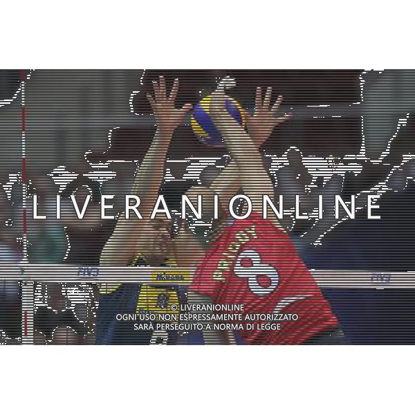 07.07.2011 GDANSK-SOPOT;ENERGO ARENA (GDANSK-SOPOT POLAND -ENERGO ARENA), SIATKOWKA MEZCZYZN (VOLLEYBALL MEN\'S), LIGA SWIATOWA 2011 - FINALY GRUPA E ( VOLLEYBALL WORLD LEAGUE 2011 - FINALS POOL F), MECZ USA-BRAZYLIA (GAME USA UNITED STATES OF AMERICA-BRAZIL) NZ LOPES THEO (L), WILLIAM PRIDY (P) FOTO LUKASZ GROCHALA/ CYFRASPORT / NEWSPIX.PL --- Newspix.pl *** Local Caption *** www.newspix.pl mail us: info@newspix.pl call us: 0048 022 23 22 222 --- Polish Picture Agency by Ringier Axel Springer Poland