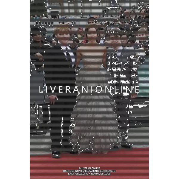 (L-R) Rupert Grint, Emma Watson and Daniel Radcliffe attend the World Premiere of Harry Potter and The Deathly Hallows - Part 2 at Trafalgar Square on July 7, 2011 in London, England.